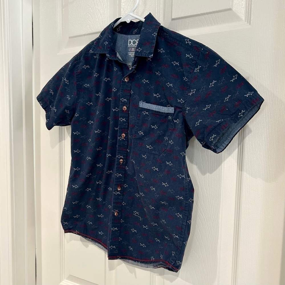 DCBD Boys Shark Shirt Size M Blue Short Sleeve Button Up Cotton Nautical Preppy - Picture 2 of 11
